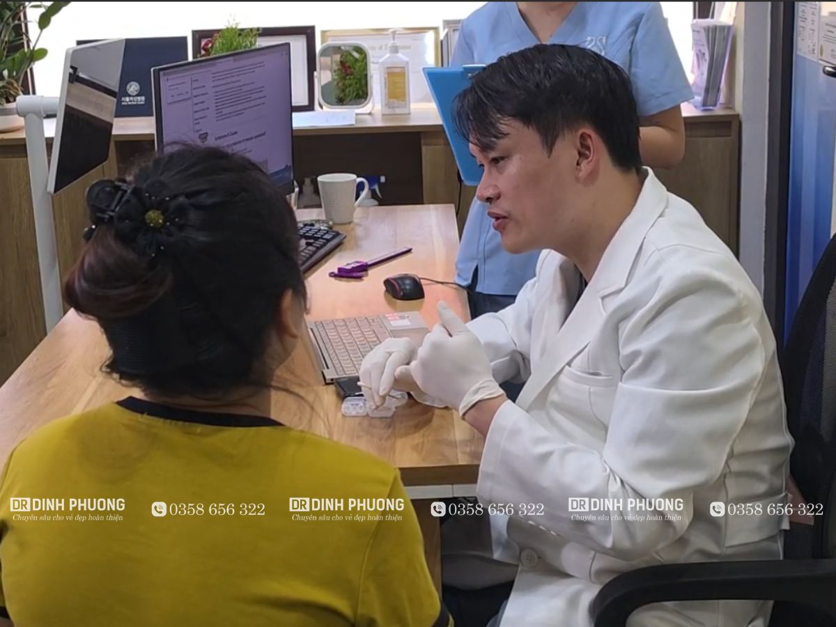 Quy trình thăm khám với bác sĩ chuyên khoa về tình trạng lão hoá và mong muốn cải thiện làn da của khách hàng