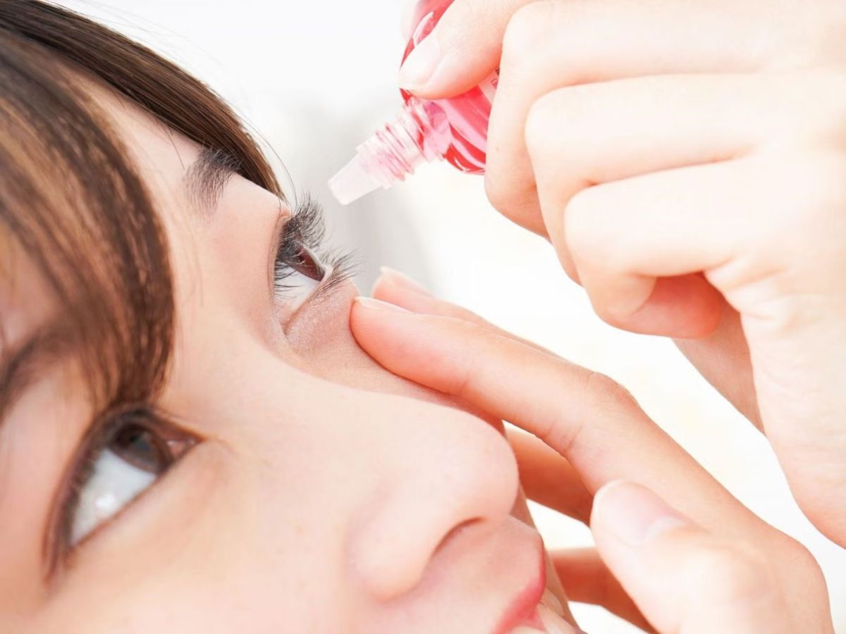 Sử dụng thuốc để điều trị sụp mí do bệnh lý 