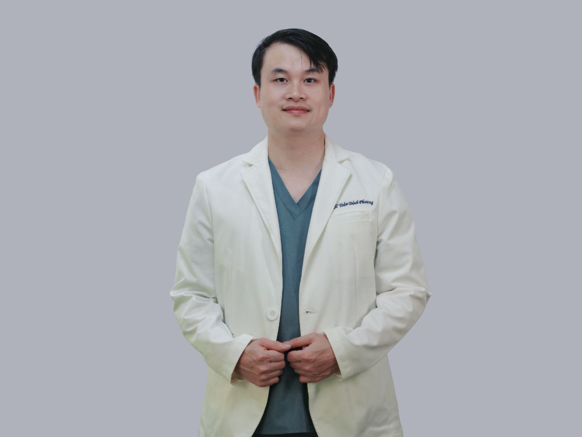 Bác sĩ Trần Đình Phượng với hơn 15 năm kinh nghiệm đã thực hiện thành công hàng ngàn ca phẫu thuật 