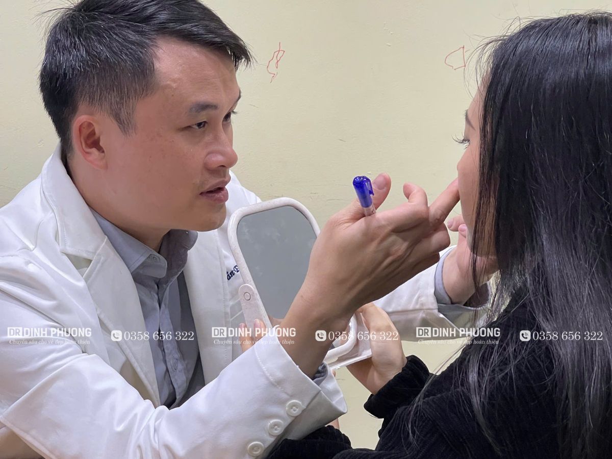 Bác sĩ Trần Đình Phượng thăm khám và tư vấn cá nhân hóa 