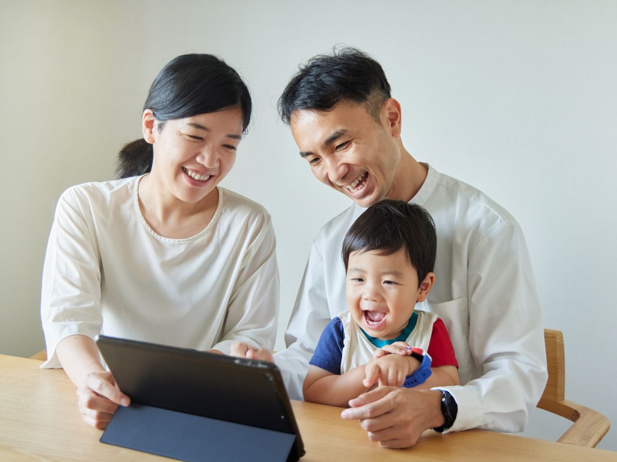 Ba hoặc mẹ bị sụp mí có thể nguyên nhân gây sụp mí bẩm sinh ở trẻ 