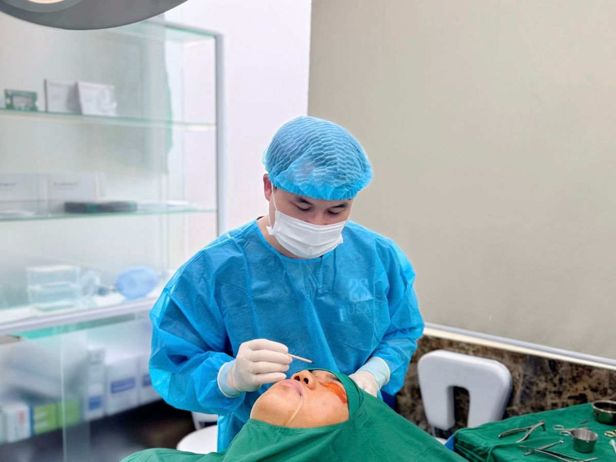 Bác sĩ Trần Đình Phượng là Giám đốc chuyên môn – Phòng khám chuyên khoa thẩm mỹ Busan